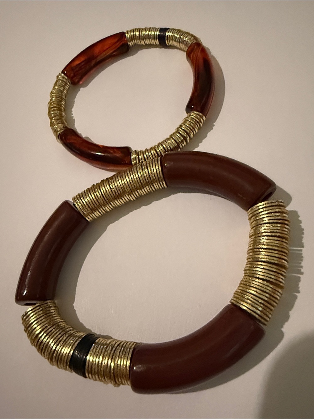Allie+Bess Resin & Gold Coil Stretch Zo Bracelet Set of 2, tortoise and brown - Picture 2 of 6